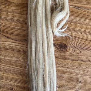 INH ponytails -Brit in good condition. I never wore it.